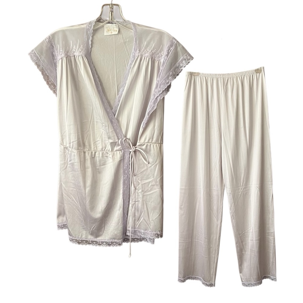Vintage 70’s Jolie Two Pajama Wrap 2 piece lace trim set. Size M.